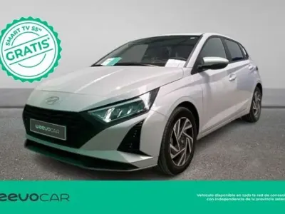 Usado Hyundai i20 80 CV (58 kW) 2025 Gris Utilitario