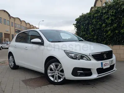 Usado Peugeot 308 Allure 130 CV (95 kW) 2021 Blanco Berlina