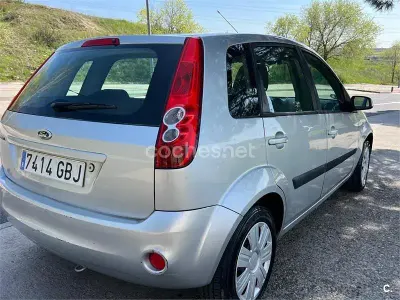 Begagnad Ford Fiesta Futura 80 HK (58 kW) 2008 Grå Halvkombi