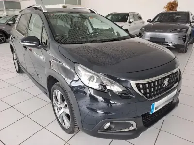 Usado Peugeot 2008 Allure 110 CV (80 kW) 2019 Gris SUV