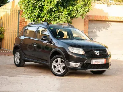 Usado Dacia Sandero Stepway 90 CV (66 kW) 2013 Negro Berlina
