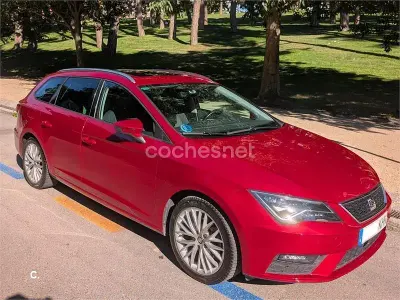 Usado Seat Leon ST Style 110 CV (80 kW) 2018 Rojo Familiar
