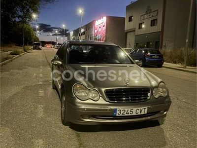 Usado Mercedes C270 Avantgarde 170 CV (125 kW) 2003 Beige Berlina