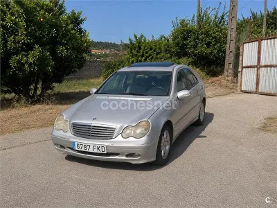 Usado Mercedes C270 Elegance 170 CV (125 kW) 2002 Gris / plata Berlina