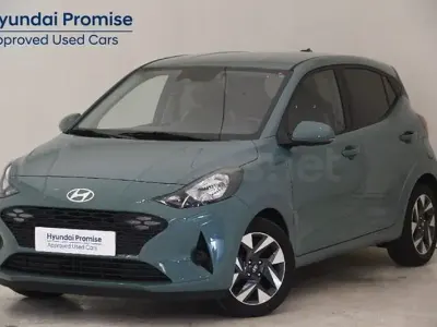 Usado Hyundai i10 63 CV (46 kW) 2025 Verde Utilitario