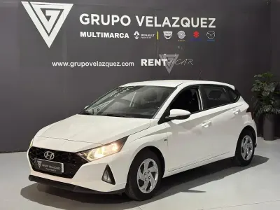 Usado Hyundai i20 100 CV (73 kW) 2021 Blanco Utilitario