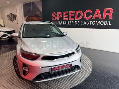 Usado Kia Stonic Style 100 HP (73 kW) 2025 Cinzento SUV