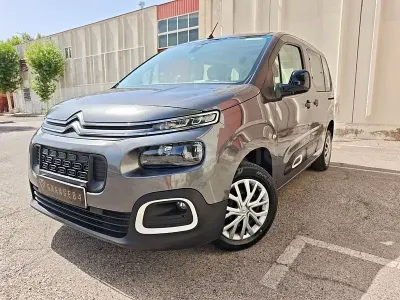 Usado Citroën Berlingo Business Class 102 CV (75 kW) 2022 Gris / plata Monovolumen