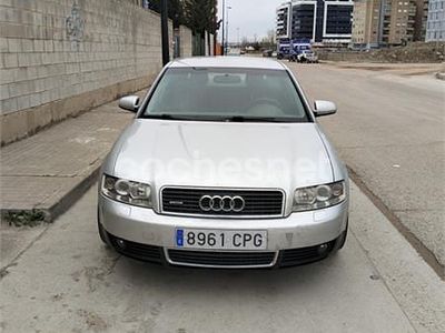 Usado Audi A4 180 CV (132 kW) 2001 Gris / plata Berlina