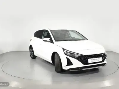 Usado Hyundai i20 100 CV (73 kW) 2025 Blanco Utilitario