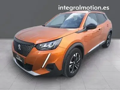Usado Peugeot 2008 Allure 130 CV (95 kW) 2020 Naranja SUV