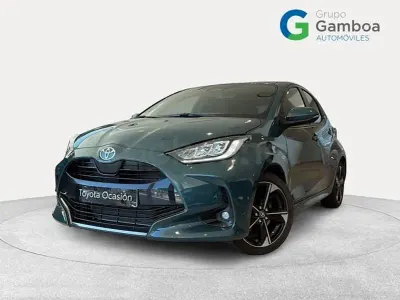 Usado Toyota Yaris Hybrid Active 116 CV (85 kW) 2025 Rojo Berlina