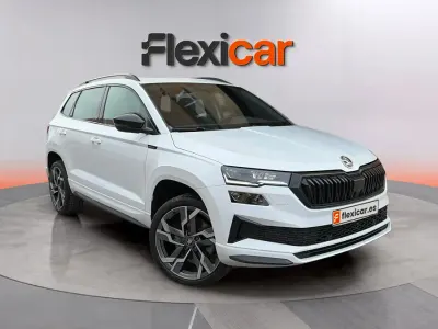 Usado Skoda Karoq SportLine 150 CV (110 kW) 2025 Blanco SUV