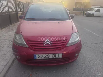 Usado Citroën C3 70 CV (51 kW) 2005 Rojo Berlina