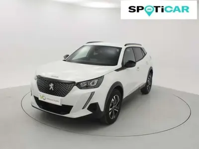 Usado Peugeot 2008 Allure 101 CV (74 kW) 2023 Plateado SUV