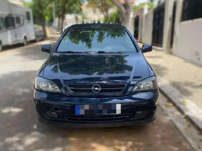 Usado Opel Astra Edition 147 CV (108 kW) 2002 Azul Coupe