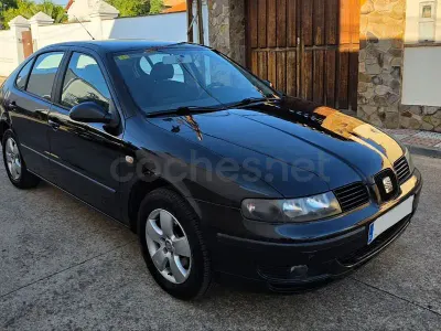 Usado Seat Leon 100 CV (73 kW) 2006 Negro Utilitario