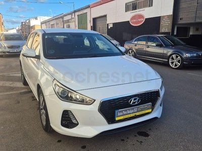 Usado Hyundai i30 120 CV (88 kW) 2017 Blanco Berlina