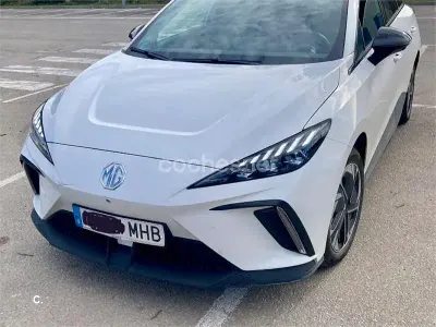 Begagnad MG MG4 EV Luxury 150 kW (204 HK) 2023 Eléctrico Halvkombi