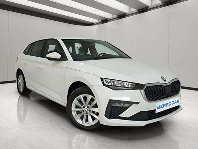 Blanco Usado 2024 Skoda Scala Essence Utilitario | 17.990 € (Un poco caro)