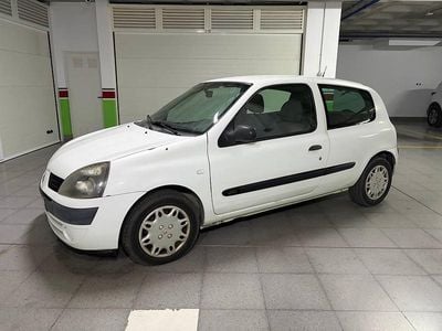 Usado Renault Clio II 80 CV (58 kW) 2004 Blanco