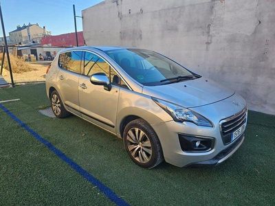 Usado Peugeot 3008 Access 120 CV (88 kW) 2014 Gris / plata Familiar