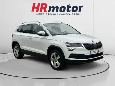 Usado Skoda Karoq Ambition 150 CV (110 kW) 2022 Blanco SUV