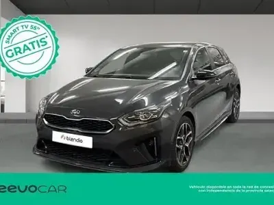Usado Kia Ceed GT GT-Line 136 CV (100 kW) 2021 Gris