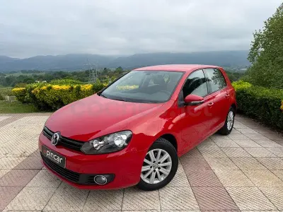 Usado VW Golf VI 105 CV (77 kW) 2010 Rojo Utilitario