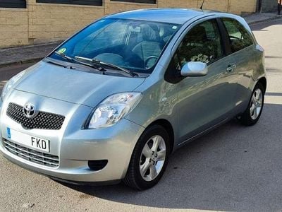 Plateado Usado 2007 Toyota Yaris Luna Utilitario | 6500 € (Precio justo)
