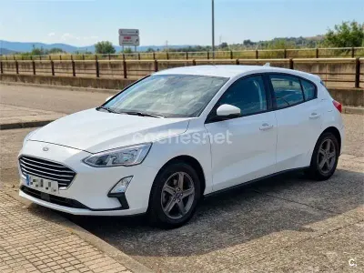 Usado Ford Focus Trend 100 CV (73 kW) 2018 Blanco Berlina