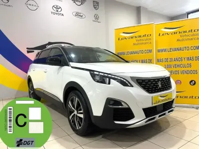 Usado Peugeot 5008 Active 131 CV (96 kW) 2021 Blanco Monovolumen