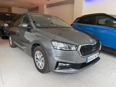 Usado Skoda Fabia Selection 95 CV (69 kW) 2025 Gris / plata Utilitario