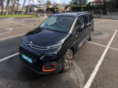 Usado Citroën Berlingo Shine 131 CV (96 kW) 2020 Negro Monovolumen