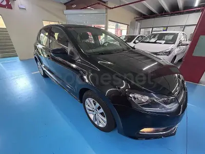 Usado VW Polo Advance 90 CV (66 kW) 2014 Negro Berlina