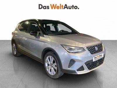 Usado Seat Arona Xperience 110 CV (80 kW) 2022 Gris plata SUV