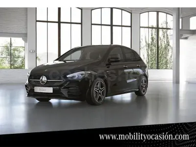 Usado Mercedes B200 150 CV (110 kW) 2021 Negro Utilitario