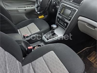 Usado Skoda Octavia Ambition 105 CV (77 kW) 2012 Rojo Berlina