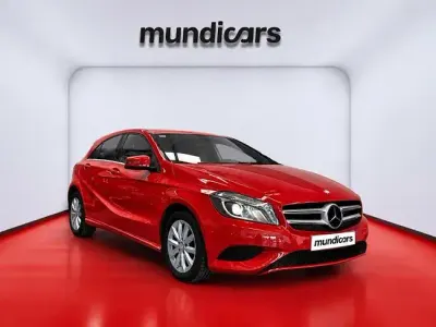 Usado Mercedes A180 Style 122 CV (89 kW) 2014 Rojo Utilitario