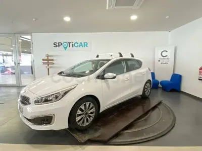 Usado Kia Ceed 100 CV (73 kW) 2018 Blanco Utilitario