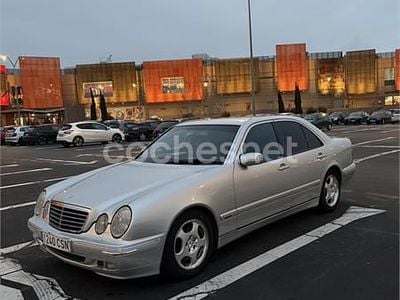 Usado Mercedes E320 Avantgarde 197 CV (144 kW) 2000 Gris / plata Berlina