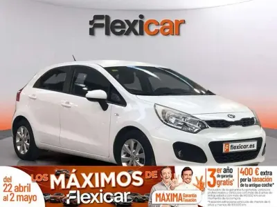 Usado Kia Rio 86 CV (63 kW) 2014 Blanco Utilitario