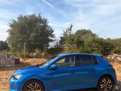 Usado Peugeot 208 Allure 100 CV (73 kW) 2020 Azul Utilitario