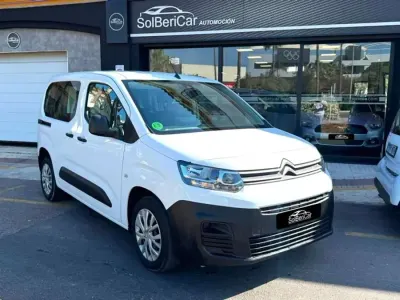 Usado Citroën Berlingo Live 102 CV (75 kW) 2022 Blanco Monovolumen