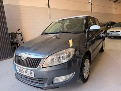 Usado Skoda Fabia Active 60 CV (44 kW) 2012 Azul Berlina