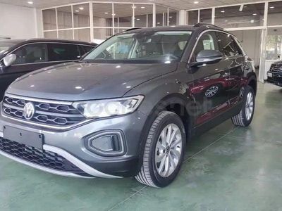 Usado VW T-Roc 116 CV (85 kW) 2025 Gris / plata SUV