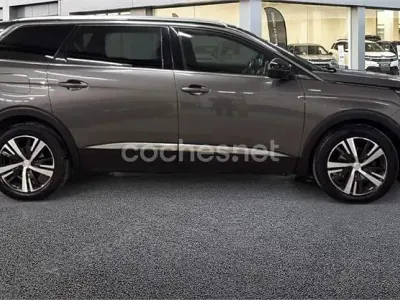 Usado Peugeot 5008 GT-line 130 CV (95 kW) 2019 Gris / plata SUV