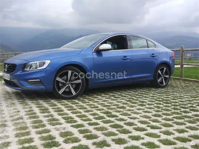 Usado Volvo S60 R-Design Momentum 152 CV (111 kW) 2018 Azul Berlina