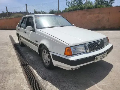 Usado Volvo 440 110 CV (80 kW) 1993 Blanco Utilitario