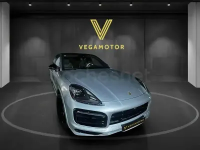 Usado Porsche Cayenne 462 CV (339 kW) 2020 Gris / plata SUV